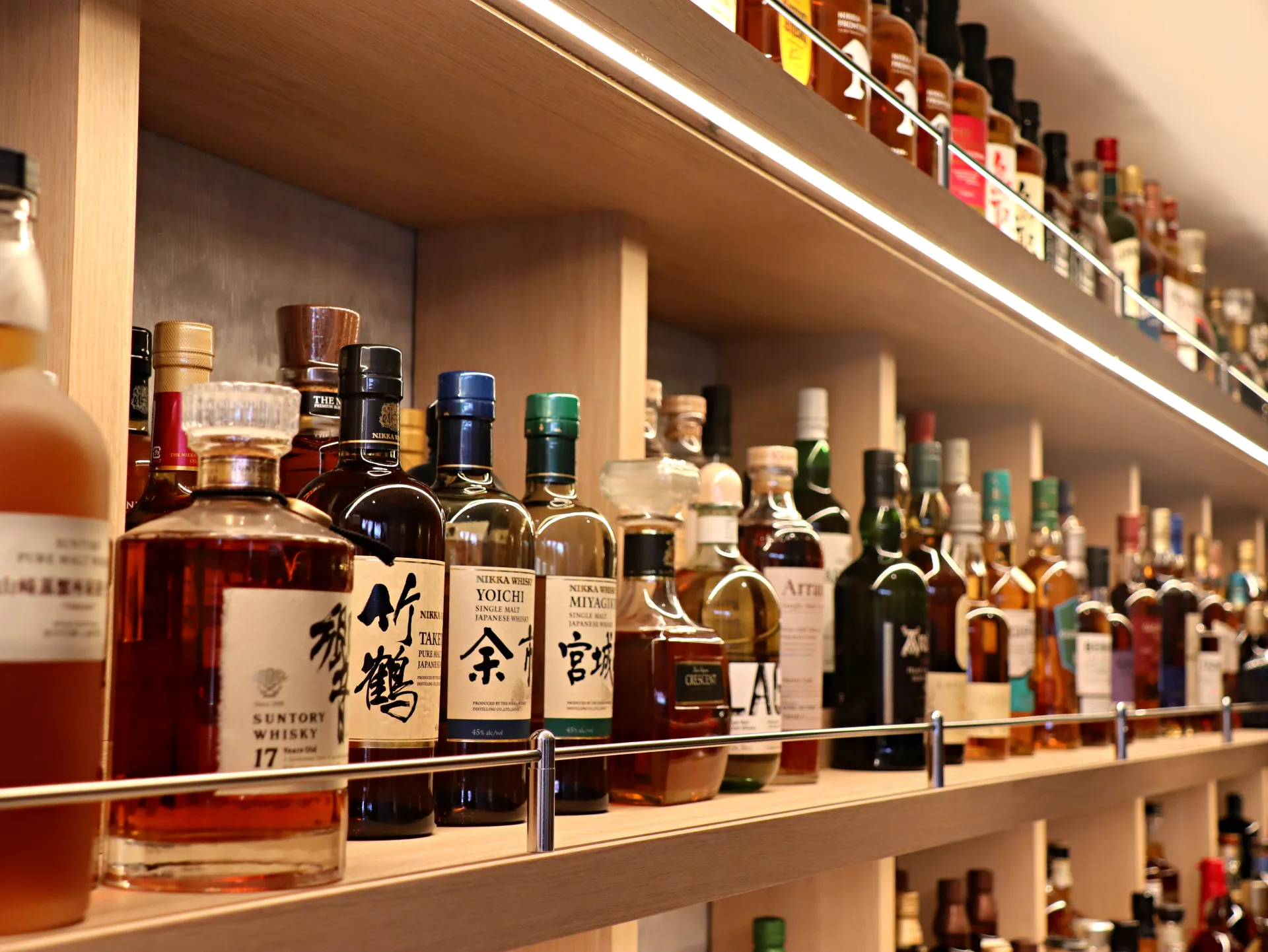 お酒の美術館 高槻店 ウイスキー棚